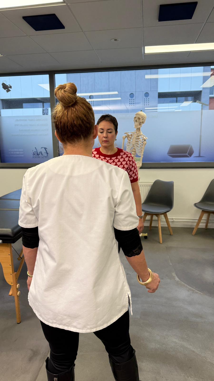 Caroline, posturologue en session chez Enkivox avant un cours de chant